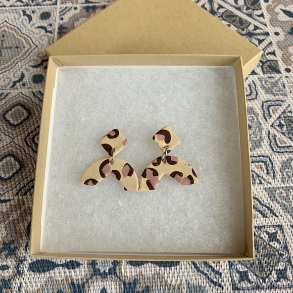 🐾 2/$25 Animal Print Clay Earrings - Picture 1 of 2